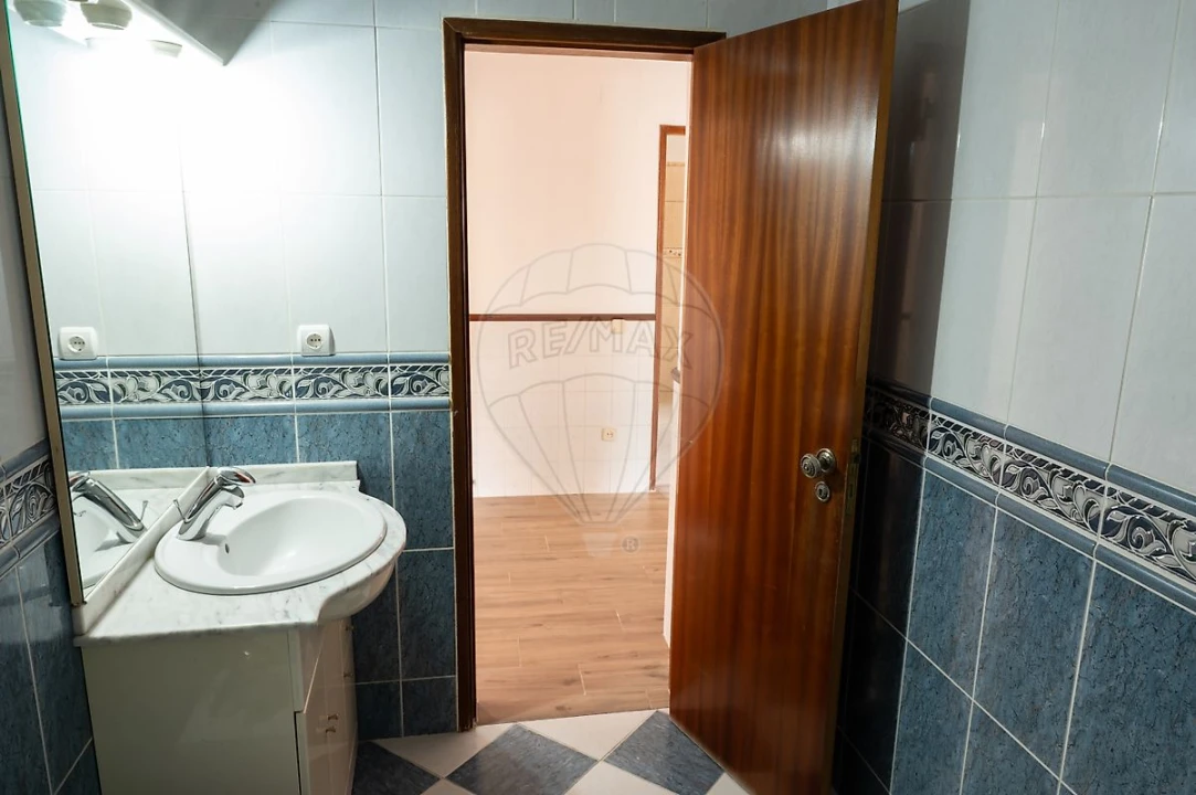 Apartamento T2 para Venda em Palhais e Coina Foto 10