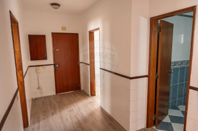 Apartamento T2 para Venda em Palhais e Coina