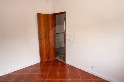 Apartamento T2 para Venda em Palhais e Coina