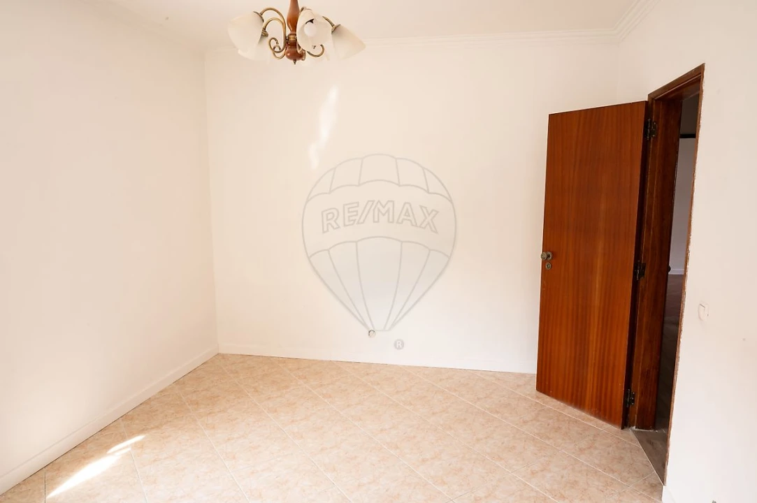 Apartamento T2 para Venda em Palhais e Coina Foto 6