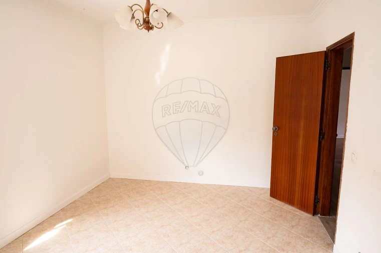 Apartamento T2 para Venda em Palhais e Coina Foto 6