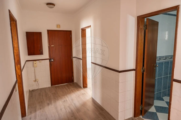 Apartamento T2 para Venda em Palhais e Coina Foto 5