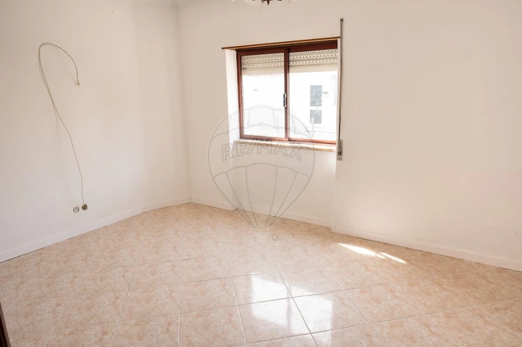 Apartamento T2 para Venda em Palhais e Coina Foto 3