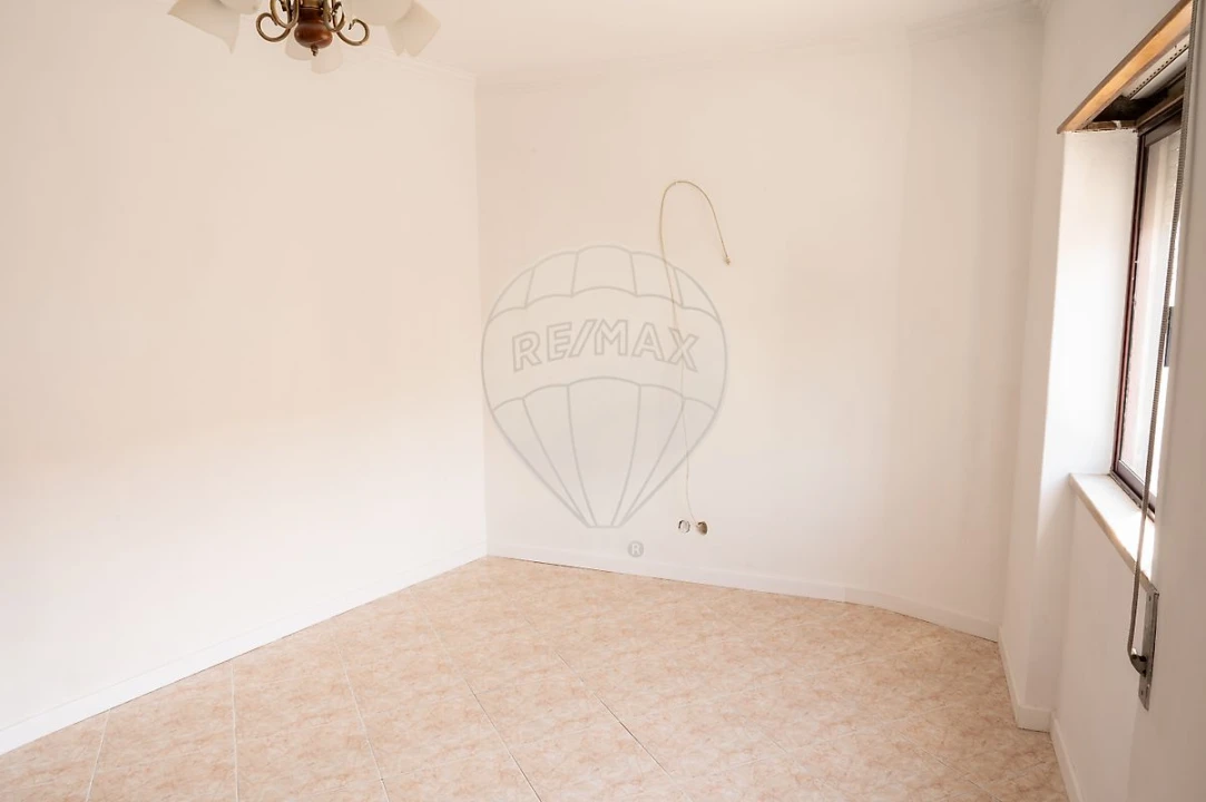 Apartamento T2 para Venda em Palhais e Coina Foto 4