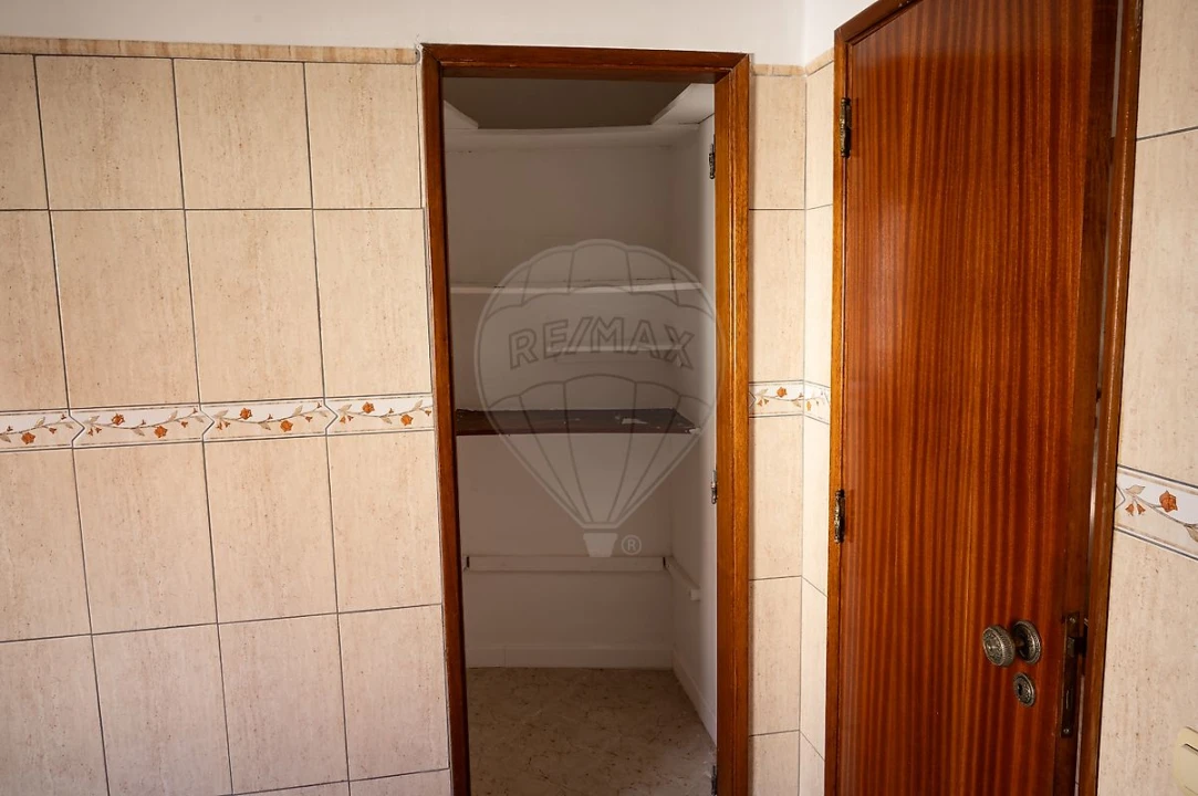 Apartamento T2 para Venda em Palhais e Coina Foto 9
