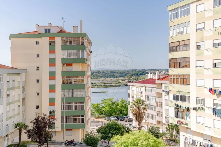 Apartamento T3 para Venda em Corroios Foto 2