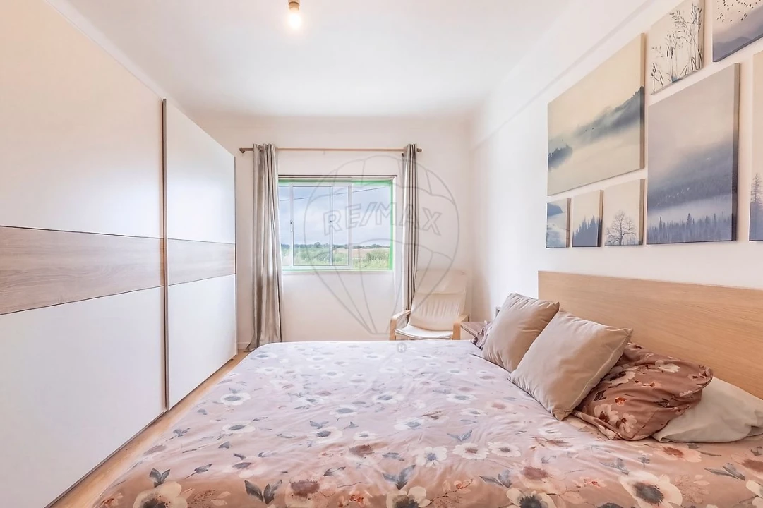 Apartamento T2 para Venda em Bombarral e Vale Covo Foto 12