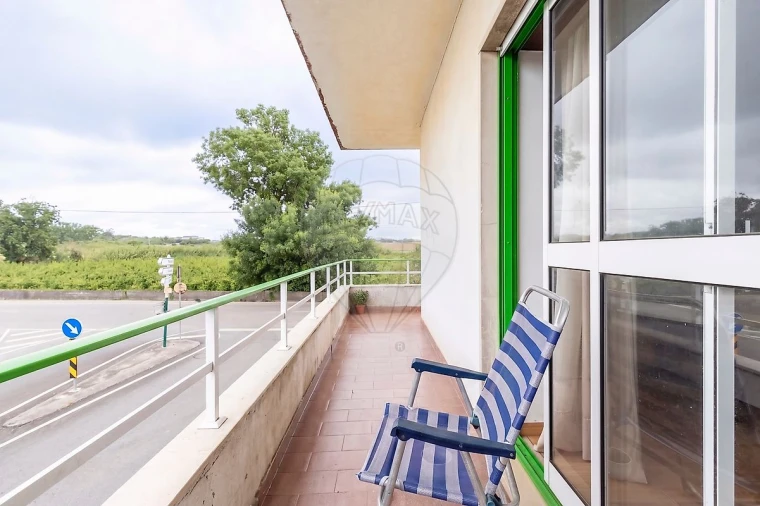 Apartamento T2 para Venda em Bombarral e Vale Covo Foto 9
