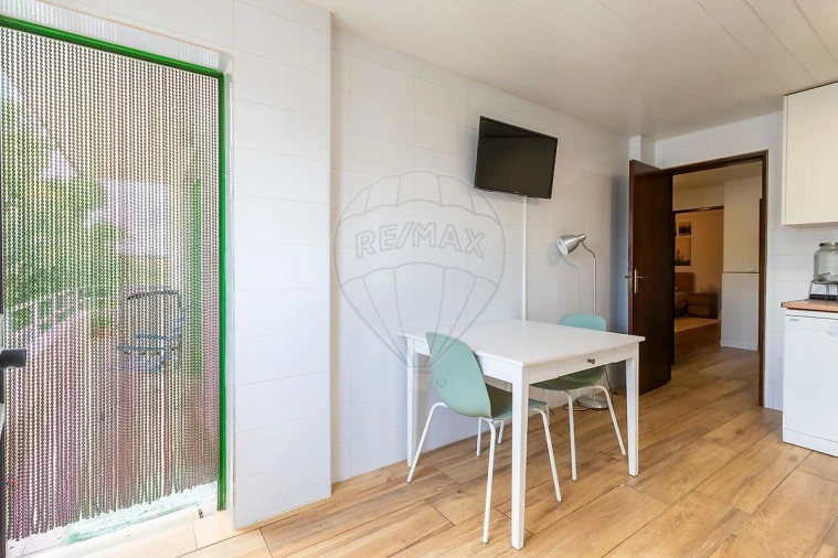 Apartamento T2 para Venda em Bombarral e Vale Covo Foto 5