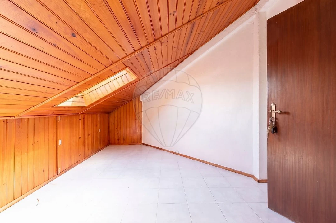 Apartamento T2 para Venda em Bombarral e Vale Covo Foto 17