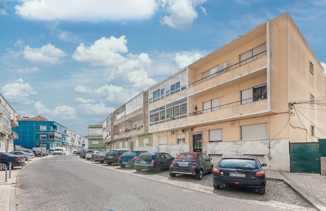 Apartamento T1 para Venda em Queluz e Belas Foto 1