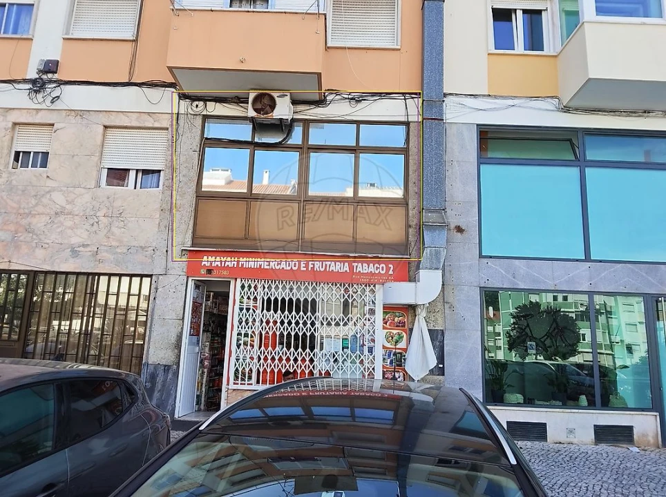 Loja para Arrendamento em Benfica Foto 6
