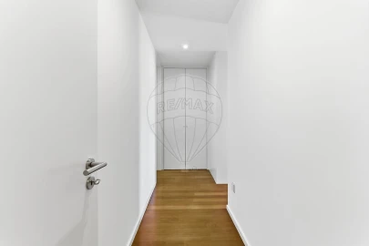 Apartamento T4 para Arrendamento em Queluz e Belas