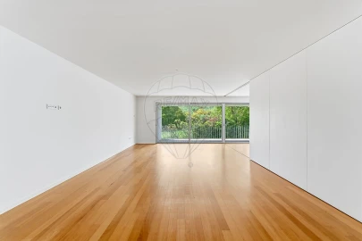 Apartamento T4 para Arrendamento em Queluz e Belas