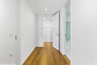 Apartamento T4 para Arrendamento em Queluz e Belas