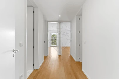 Apartamento T4 para Arrendamento em Queluz e Belas