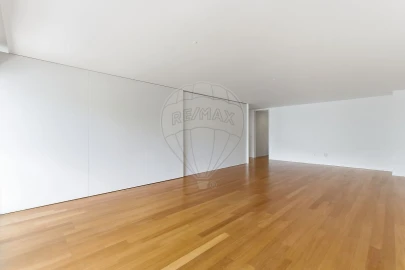 Apartamento T4 para Arrendamento em Queluz e Belas