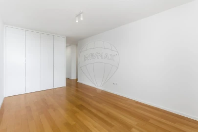 Apartamento T4 para Arrendamento em Queluz e Belas