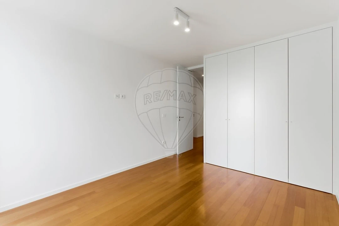 Apartamento T4 para Arrendamento em Queluz e Belas Foto 25