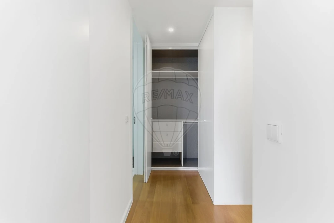Apartamento T4 para Arrendamento em Queluz e Belas Foto 34