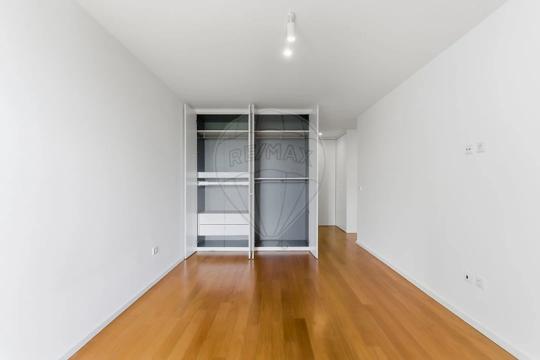 Apartamento T4 para Arrendamento em Queluz e Belas Foto 35