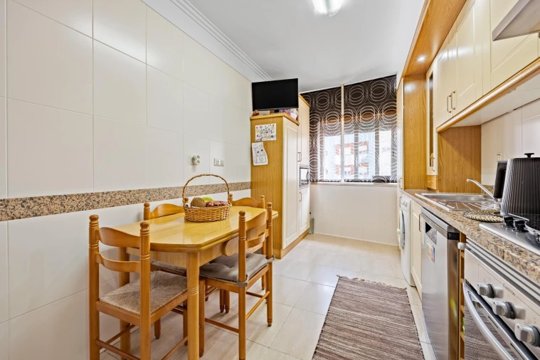 Apartamento T2 para Venda em Corroios Foto 9