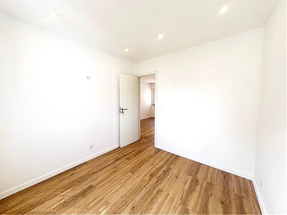 Apartamento T2 para Venda em Póvoa de Santa Iria e Forte da Casa Foto 14