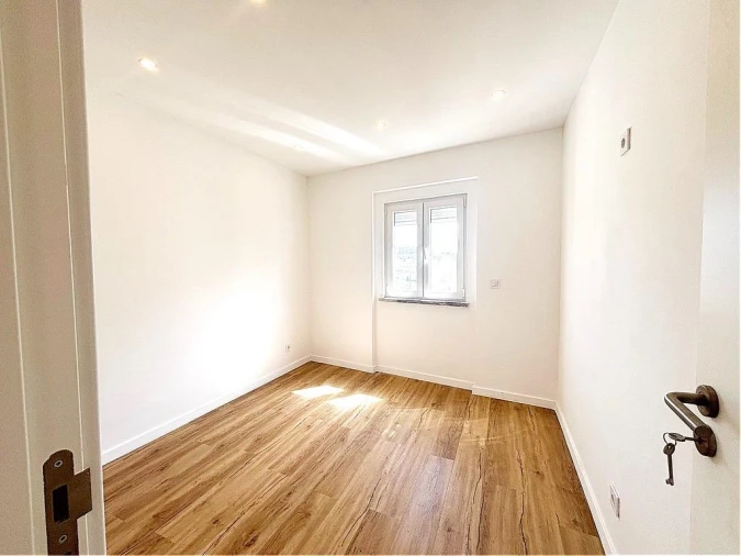Apartamento T2 para Venda em Póvoa de Santa Iria e Forte da Casa Foto 8