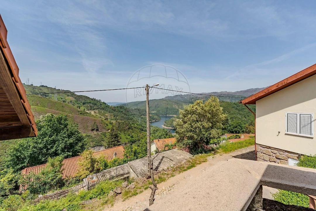 Moradia T3 para Venda em Ferral Foto 39