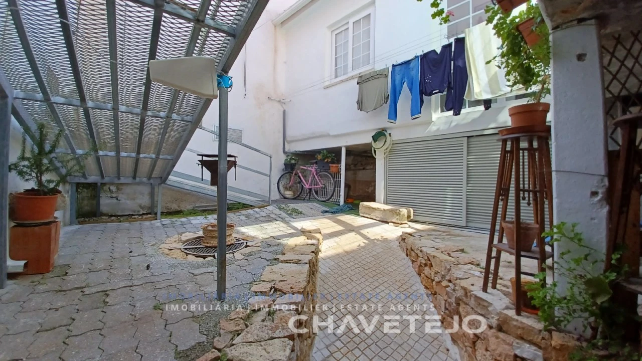 Prédio para Venda em São João Baptista e Santa Maria dos Olivais Foto 43