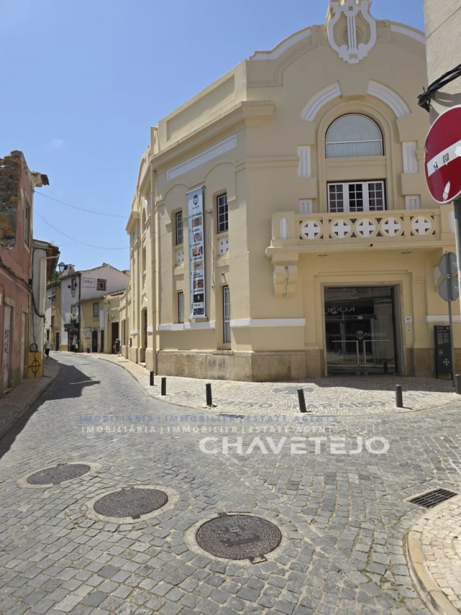 Prédio para Venda em São João Baptista e Santa Maria dos Olivais Foto 45