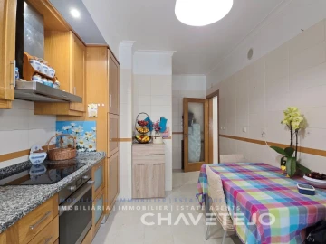 Apartamento T2 para Venda em São João Baptista e Santa Maria dos Olivais