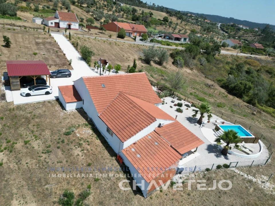 Moradia T3 para Venda em Casais e Alviobeira Foto 3