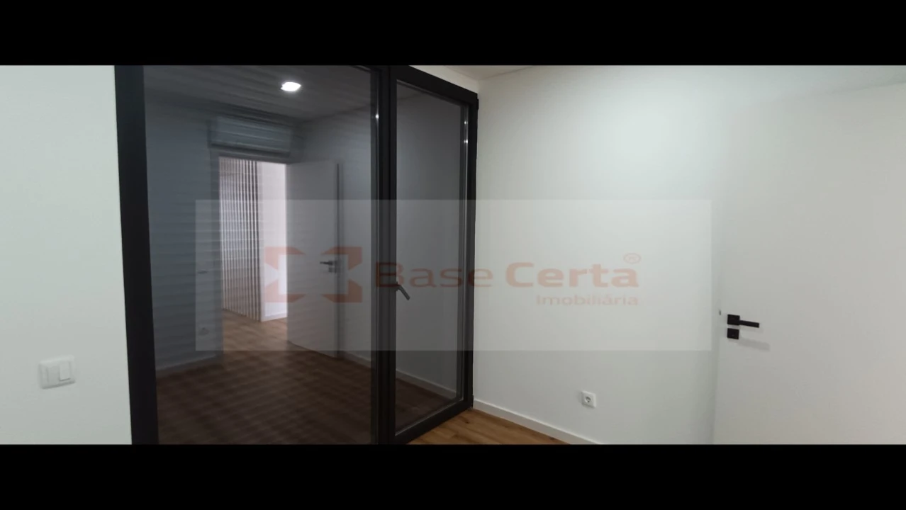 Moradia T5 para Venda em Santa Iria de Azoia, São João da Talha e Bobadela Foto 34
