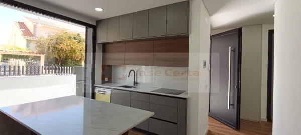 Moradia T5 para Venda em Santa Iria de Azoia, São João da Talha e Bobadela
