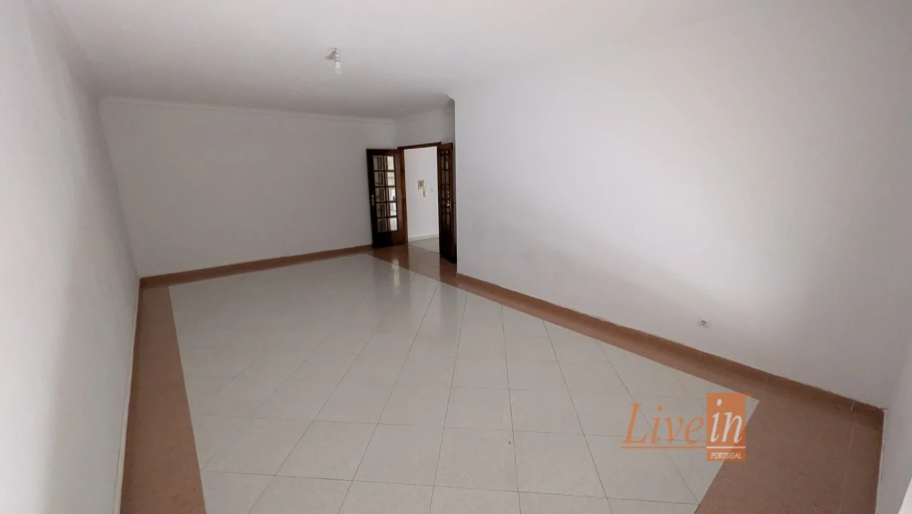 Apartamento T2 para Venda em Algueirão-Mem Martins Foto 11