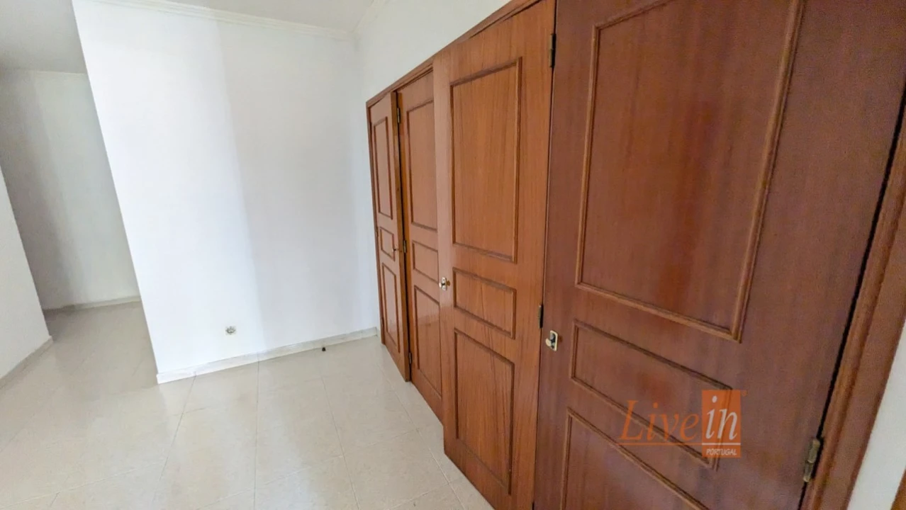 Apartamento T2 para Venda em Algueirão-Mem Martins Foto 14