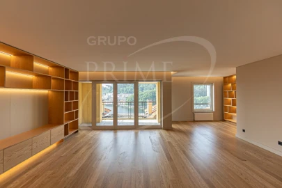 Apartamento T3 para Venda em Lordelo do Ouro e Massarelos
