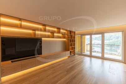 Apartamento T3 para Venda em Lordelo do Ouro e Massarelos