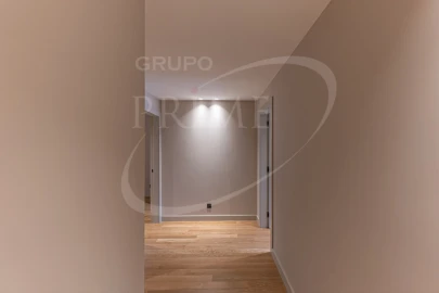 Apartamento T3 para Venda em Lordelo do Ouro e Massarelos