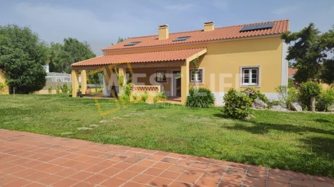 Moradia T4 para Venda em São Bartolomeu dos Galegos e Moledo