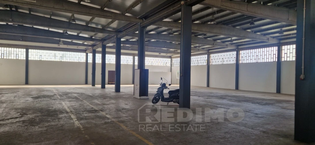 Armazém para Arrendamento em Milheiros de Poiares Foto 8