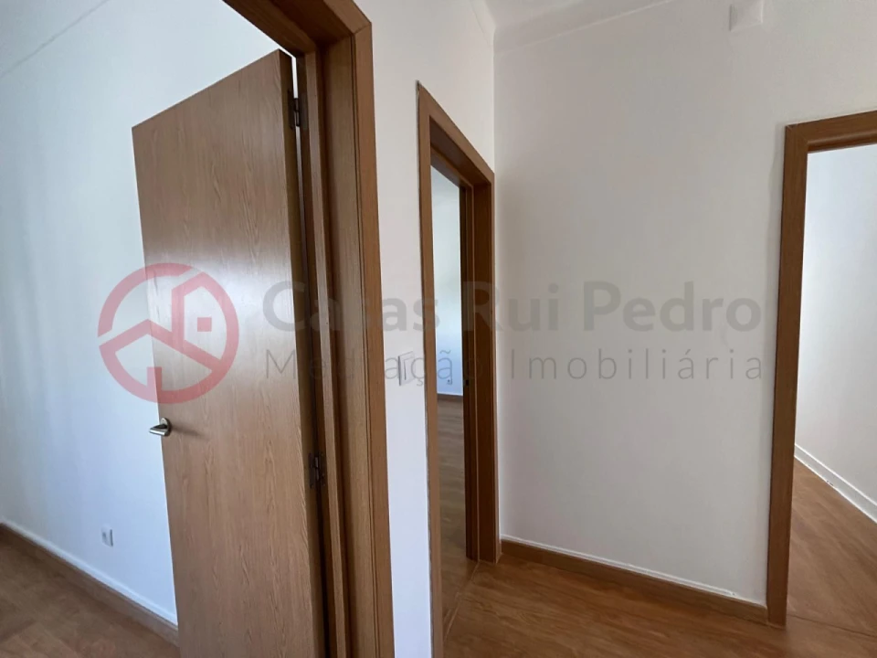 Apartamento T4 para Venda em Rio de Mouro Foto 10