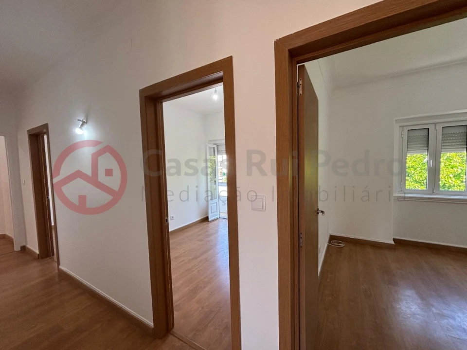 Apartamento T4 para Venda em Rio de Mouro Foto 12
