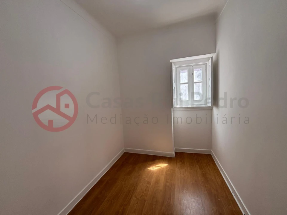 Apartamento T4 para Venda em Rio de Mouro Foto 14