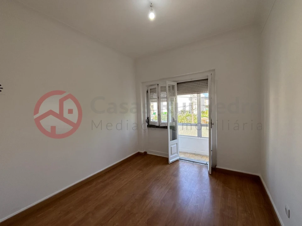 Apartamento T4 para Venda em Rio de Mouro Foto 15