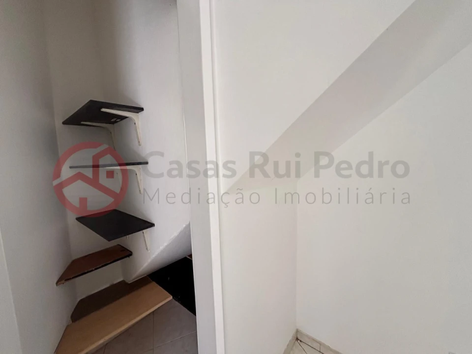 Apartamento T4 para Venda em Rio de Mouro Foto 17