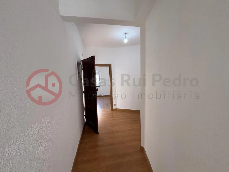 Apartamento T4 para Venda em Rio de Mouro Foto 18