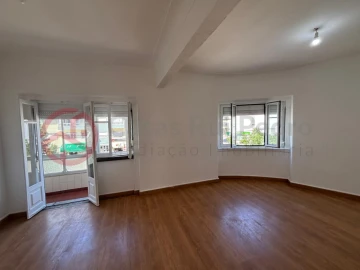 Apartamento T4 para Venda em Rio de Mouro