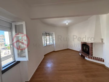 Apartamento T4 para Venda em Rio de Mouro
